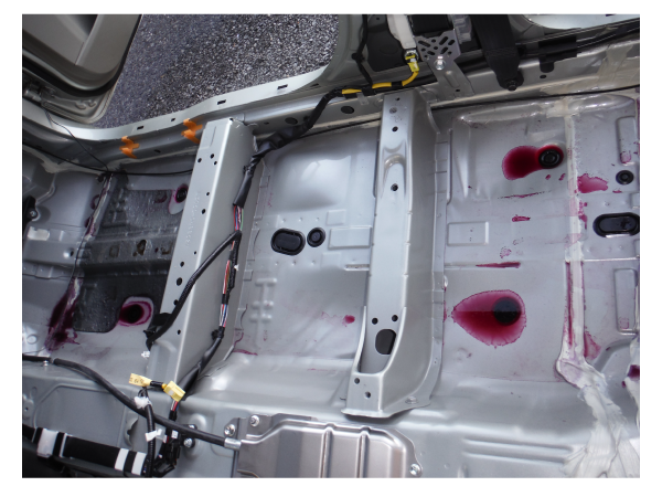ワイン浸透部分-派遣・出張専門の車内クリーニング